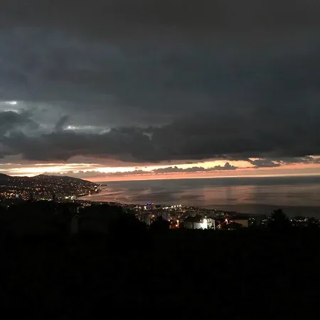 Sea View Triplex Close To Sera And Restaurants